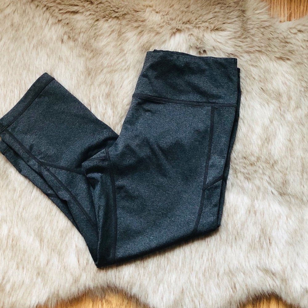 Grey Reebok Workout Capris Size Small - Picture 1 of 5